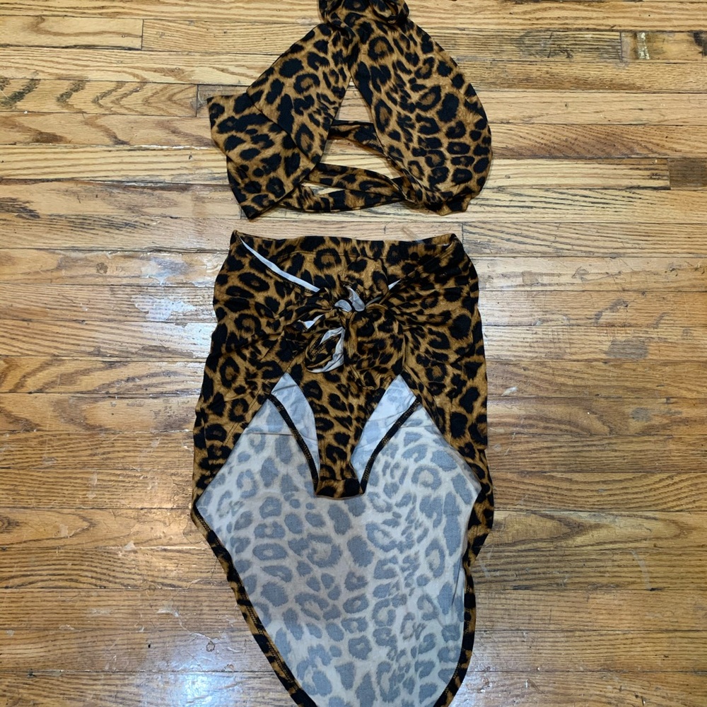 Fashion Nova “In Your Wildest Dreams” Leopard Set - Picture 2 of 4
